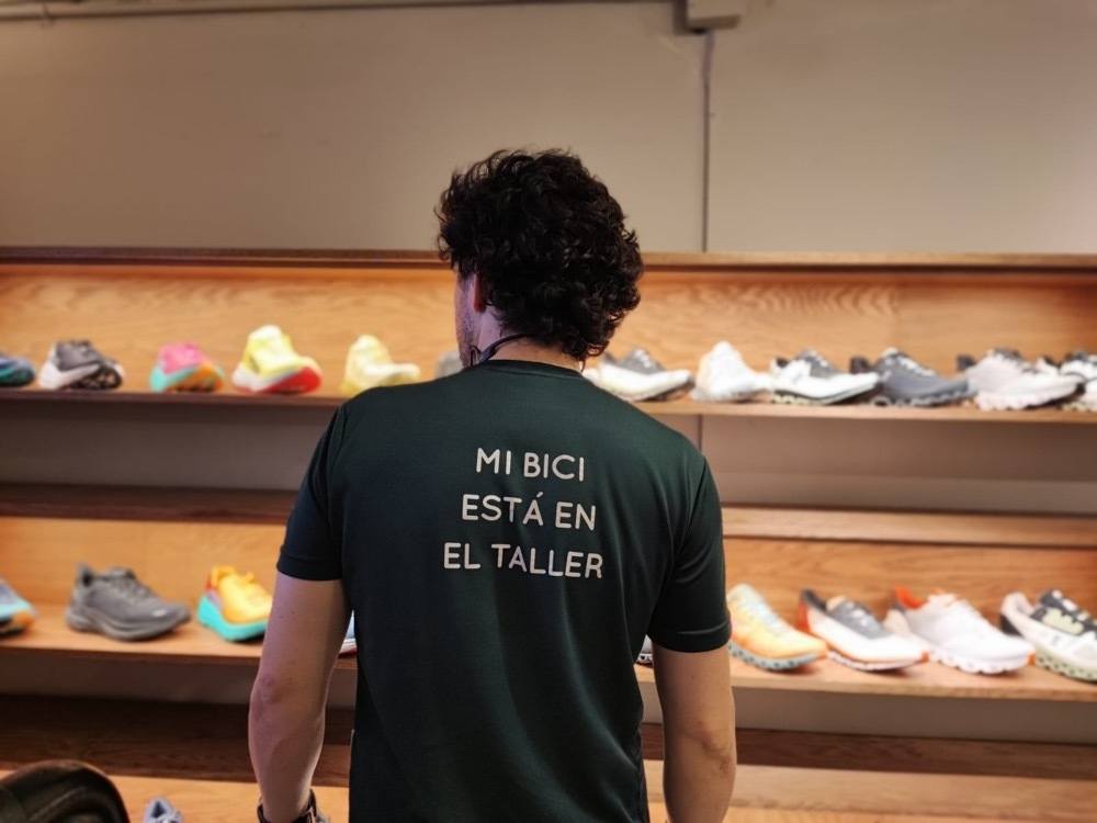 Playera Velominata Hombre “Mi bici está en el Taller”